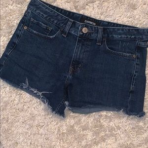 Express Relaxed Low Rise Frayed Denim Shorts